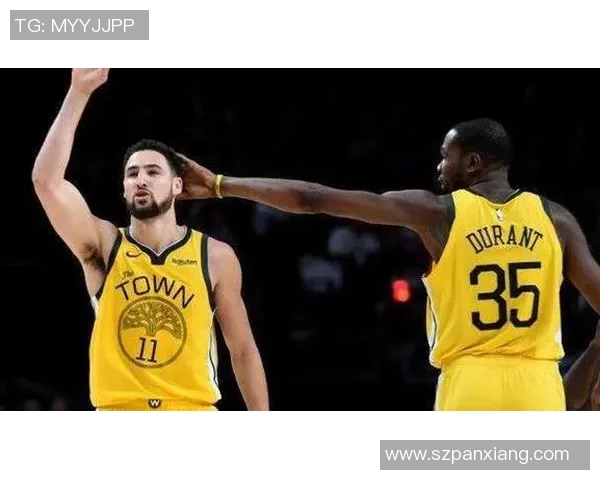 球员评分与数据对比分析 探讨表现差异及其影响因素